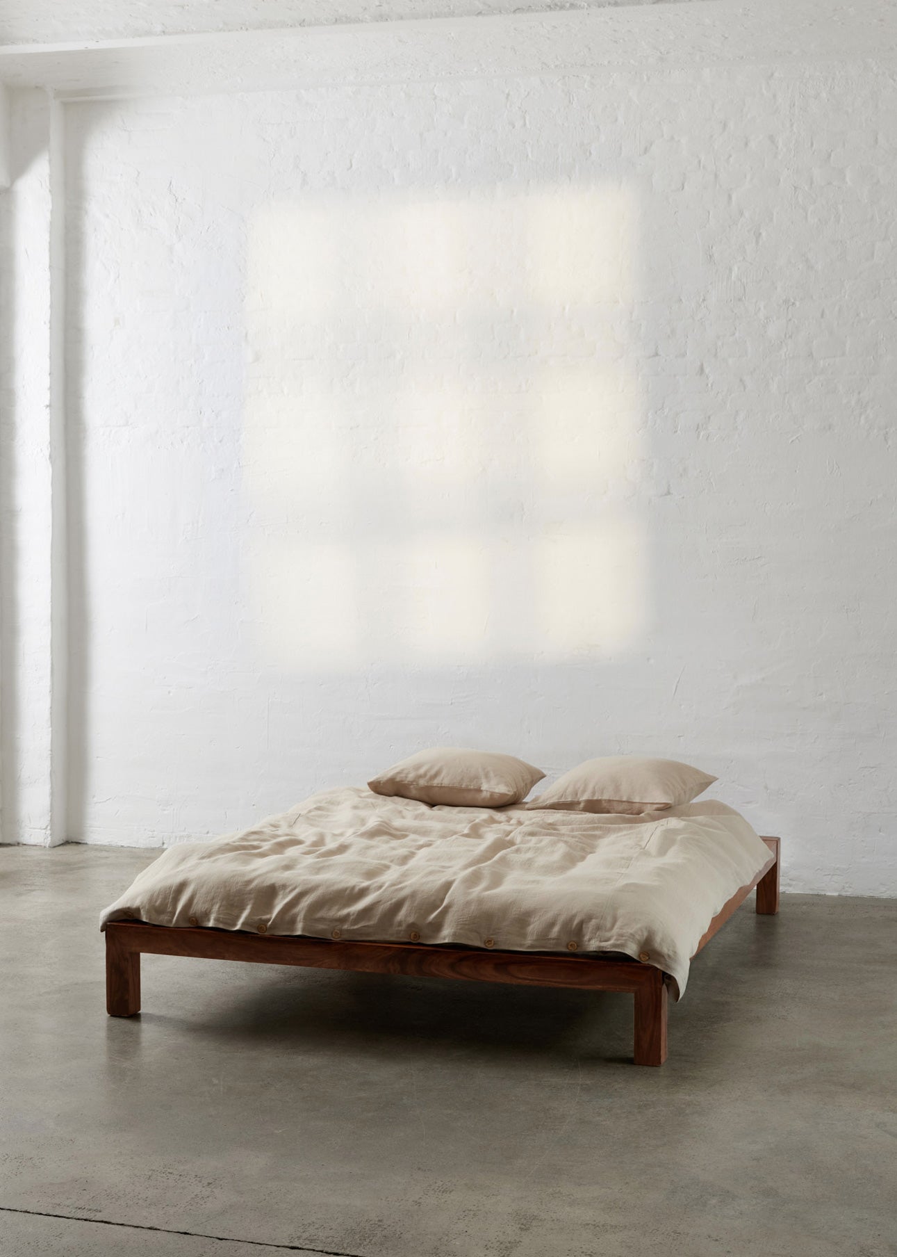 Bettwäsche aus Leinen in der Farbe Beige, Sanddünen, Creme, Naturstoff, biologisch und ethisch hergestellt Linuhn linnen beddengoed in beige zandduinen kleur crème natuurlijke stof biologisch en ethisch gemaaktDraps de literie en lin Linuhn en dunes de sable beige couleur crème tissu naturel biologique et fabriqué de manière éthique Linuhn linen bedding sheets in beige sand dunes cream natural fabric organic and ethically made