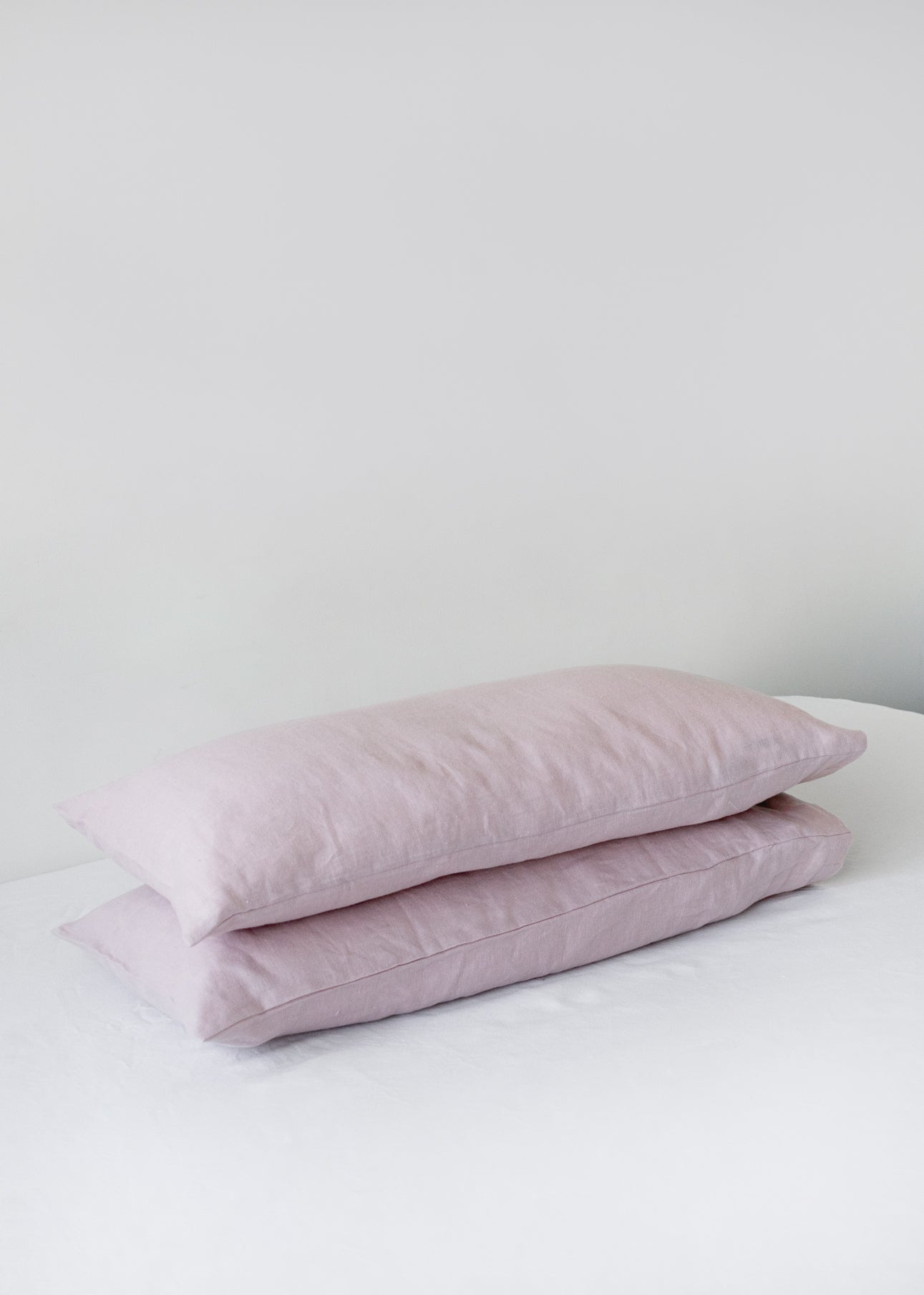 draps de literie en lin en blush rose tendre barbie couleur rose pastel tissu naturel biologique et fabriqué de manière éthique linnen beddengoed lakens in zachtroze blush barbie pastelroze kleur natuurlijke stof biologisch en ethisch gemaakt Bettwäsche aus Leinen in sanftem Rosa, Blush, Barbie, Pastellrosa, Naturstoff, biologisch und ethisch hergestellt linen bedding sheets in soft pink blush barbie pastel rose colour natural fabric organic and ethically made